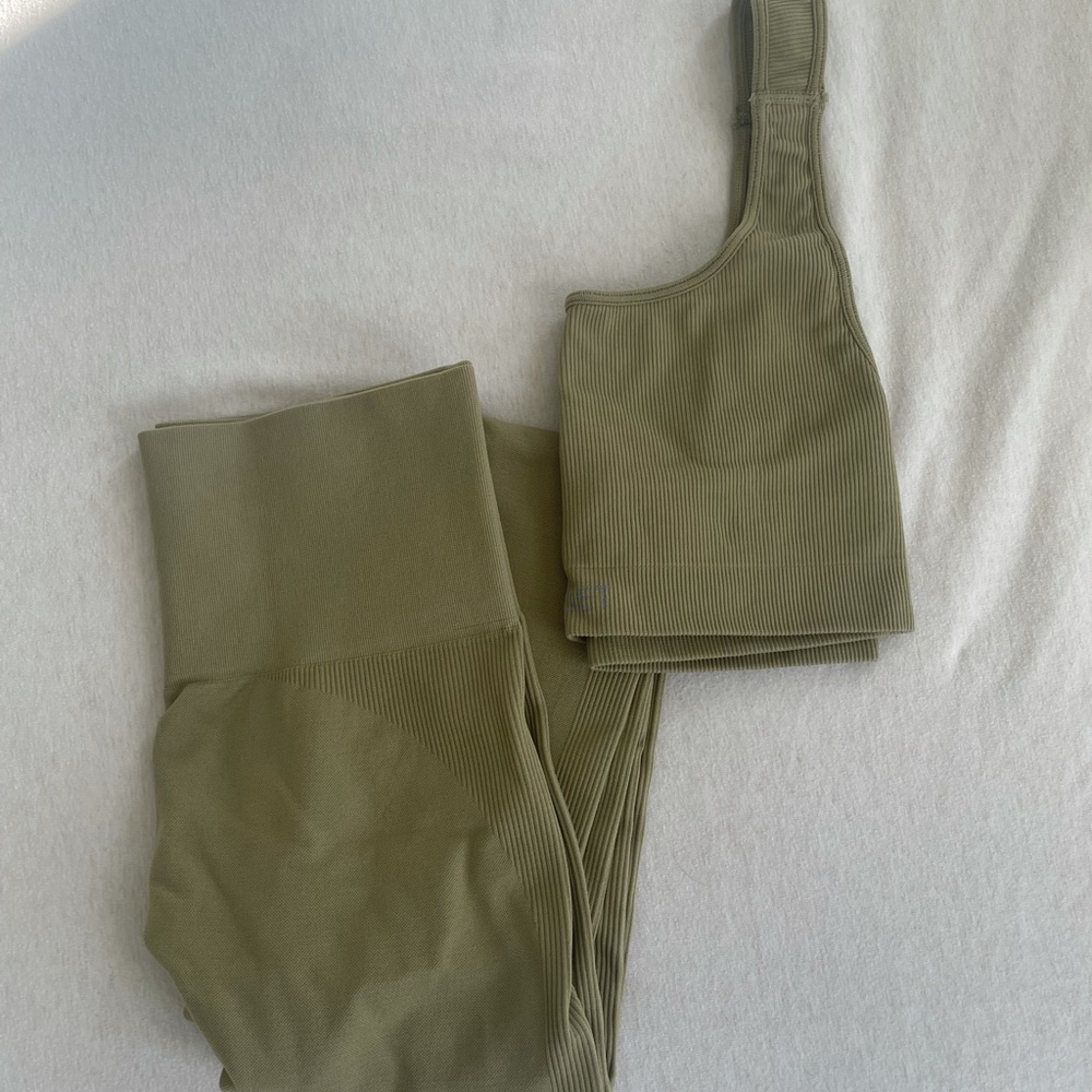 Set Active Madelyn Cline Seagrass